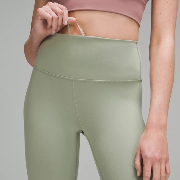 BRAND NEW Lululemon Wunder Train High-Rise Tight 25" - Picture 3 of 5